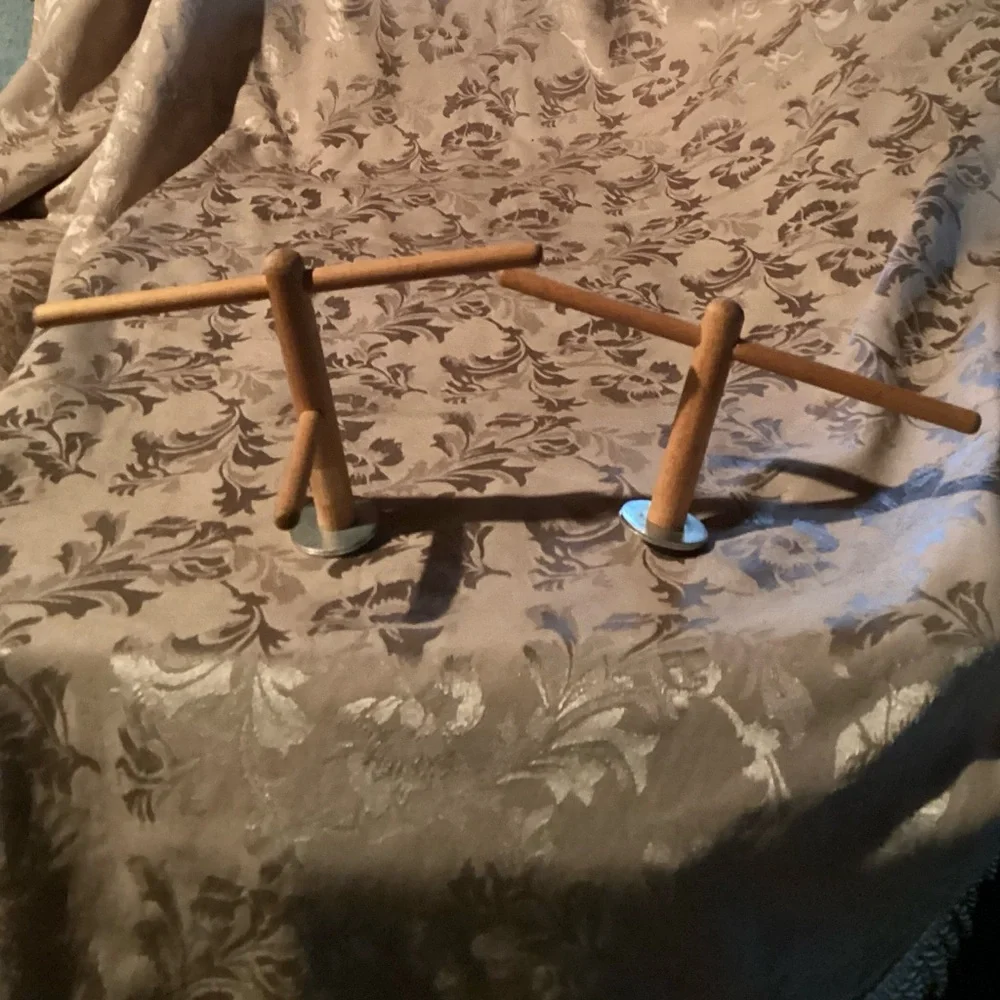 2 Wooden Perches for Small Bird Breeds